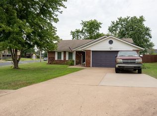 2101 Jefferson Pl, Bartlesville, OK 74006