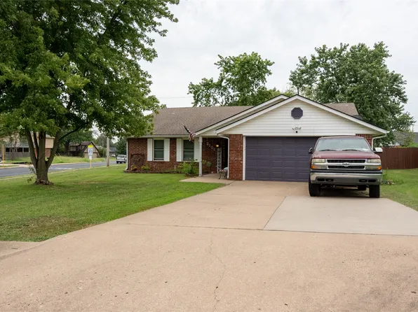 2101 Jefferson Pl, Bartlesville, OK 74006