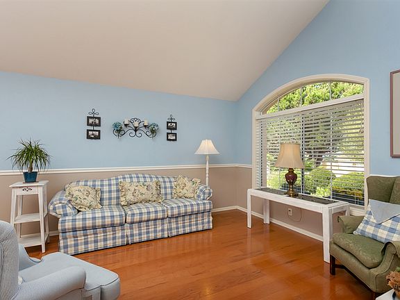 5th image of 489 Sunridge Dr