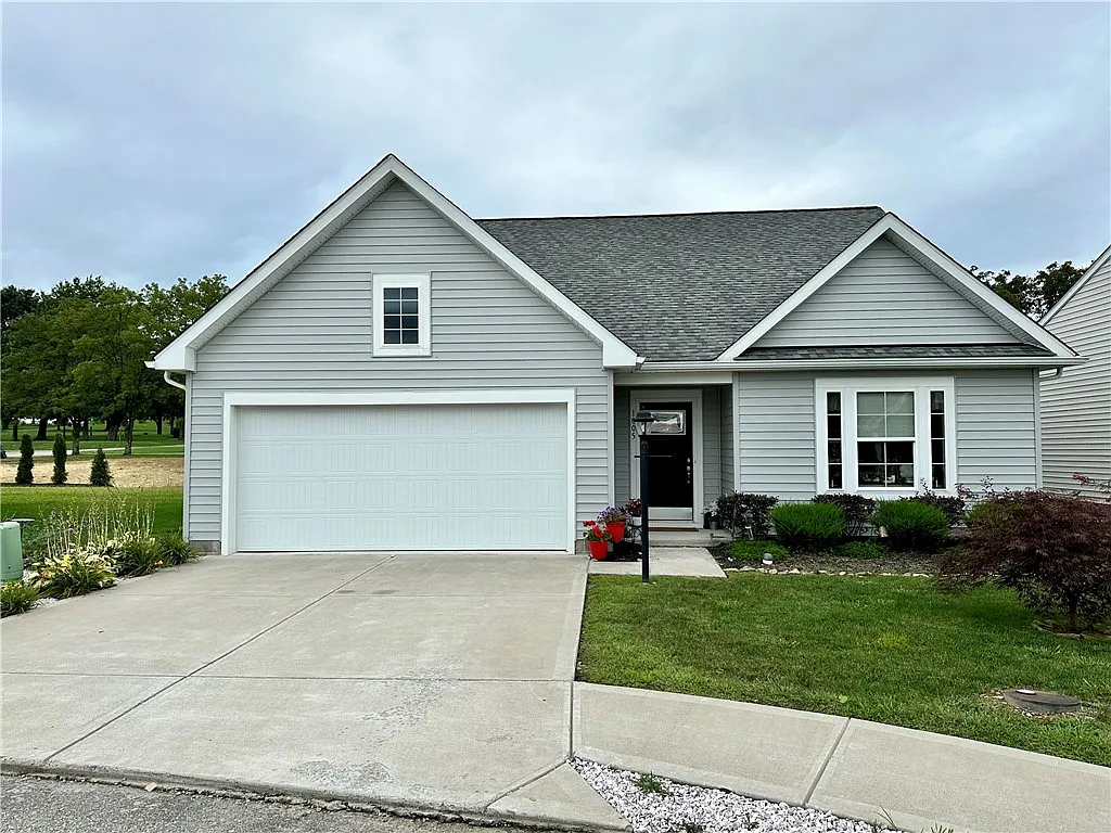 1005 Colonial Dr photo 1