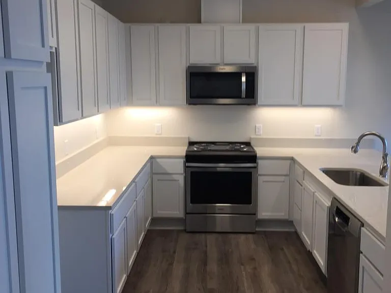 219 SW 3rd Ave — Photo 5