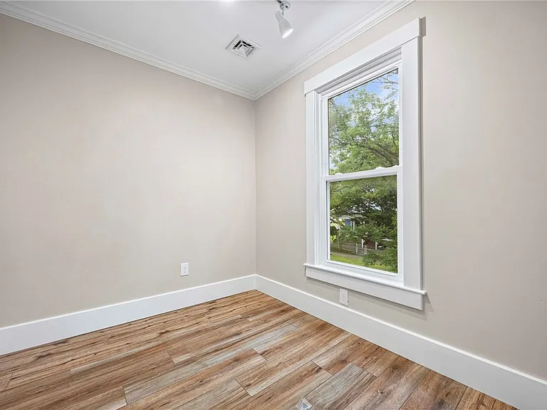 185 Columbia Ave — Photo 13
