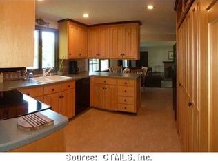28 Cricket Ct, Old Saybrook, CT 06475