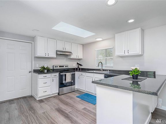 5th image of 11806 240th Avenue Ct E