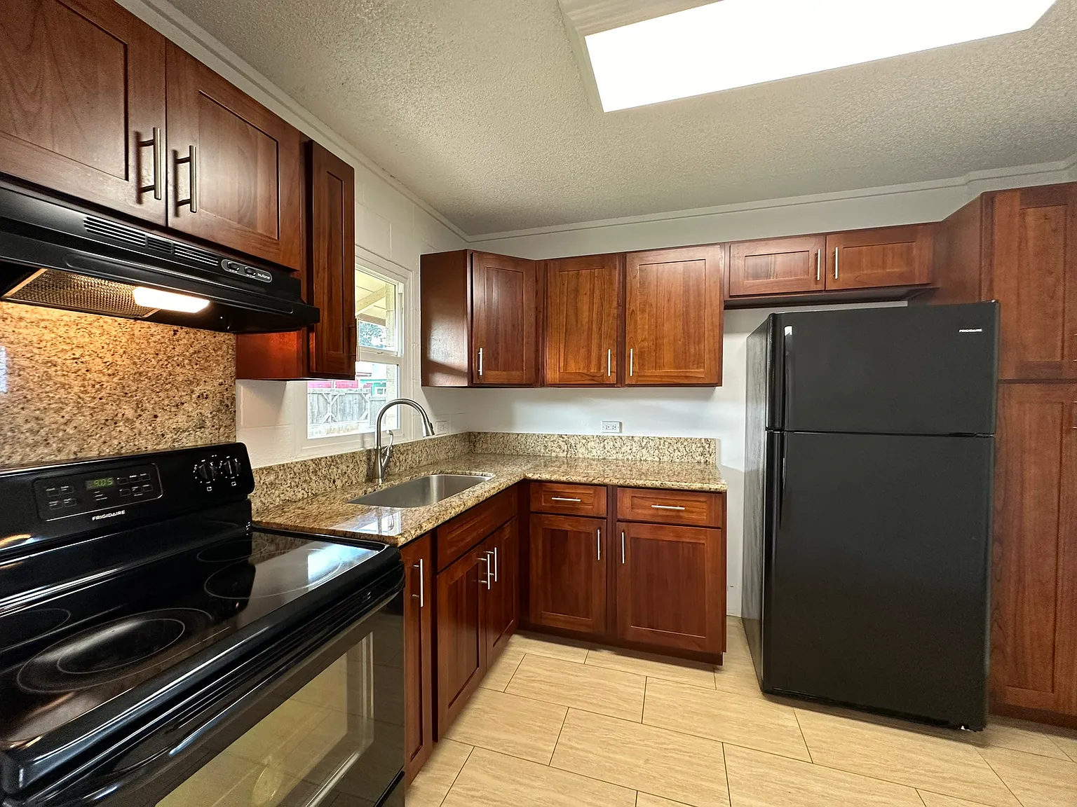 3 bed, 800 sqft, $2,700 — Photo 4