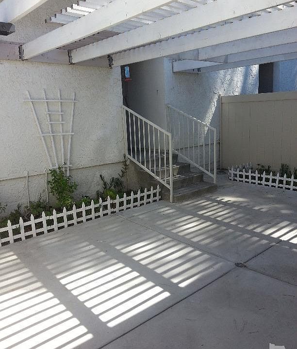 1st image of 211 Green Lea Pl