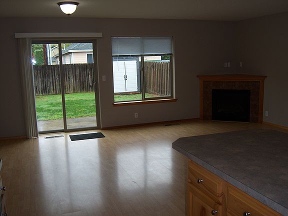 3rd image of 325 NW Ebberts Ave