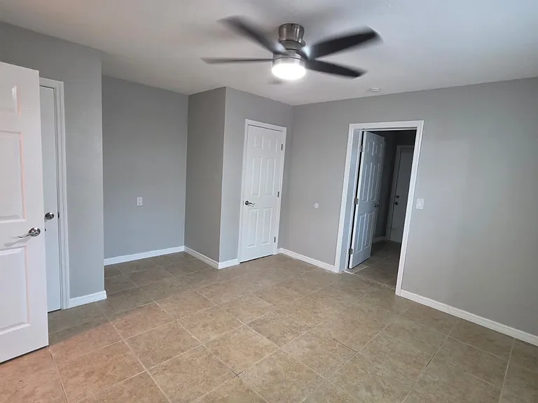 112 S Highland Ave #112 — Photo 2