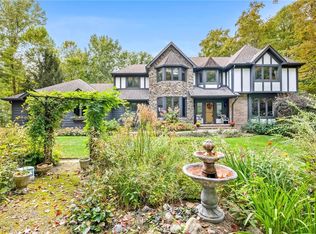 18908 Rivers Edge Dr W, Chagrin Falls, OH 44023