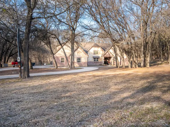 221 Bluebonnet Ct, Cresson, TX 76035