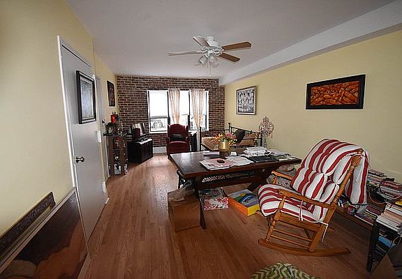 2nd image of 298 Quincy St APT 3