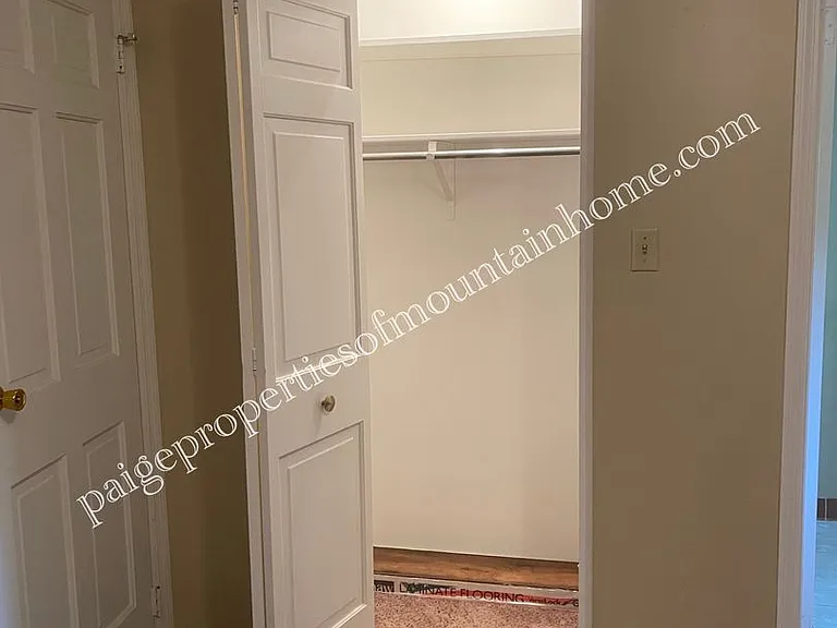 1724 Katherine Dr — Photo 8