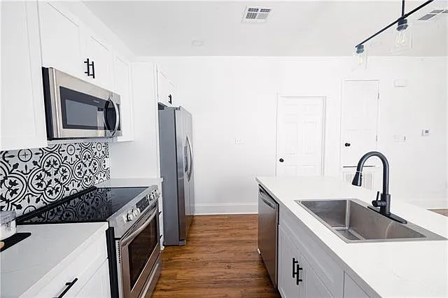 4407 Washington Ave — Photo 6