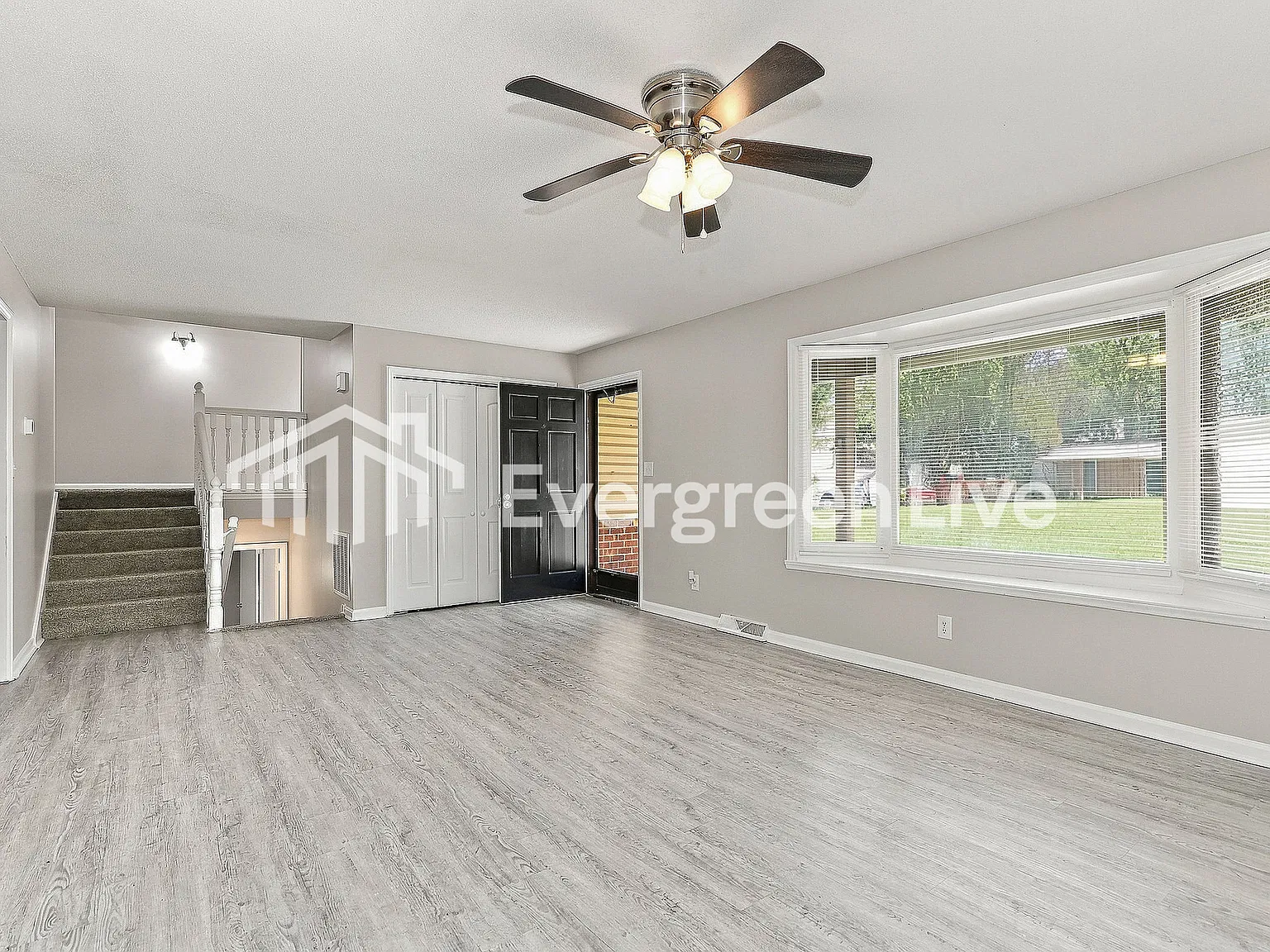 3 bed, 2.0 bath, 2523 sqft, $1,995 — Photo 2