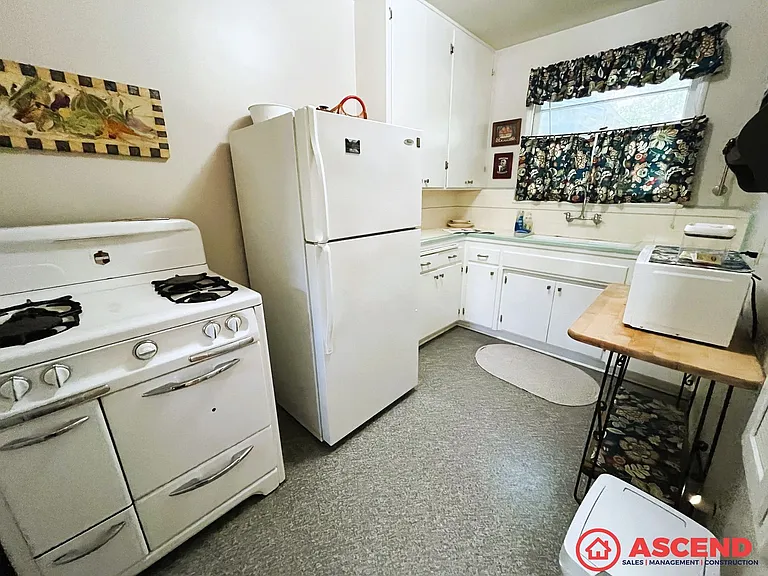 Vintage Cottages in the heart of Downtown Bakersfield! — Photo 4