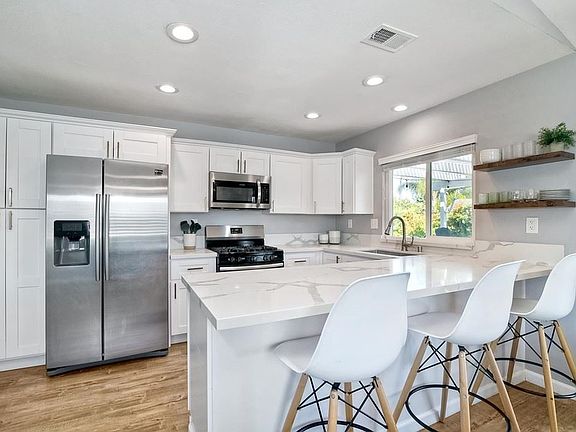 5th image of 705 Dane Dr