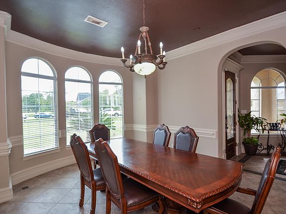 5th image of 418 Royal Lakes Blvd