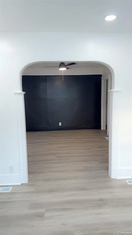 2 bed, 1.0 bath, 975 sqft, $1,195 — Photo 3