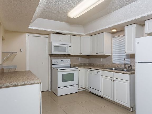 4th image of 1030 SW 81st Ter
