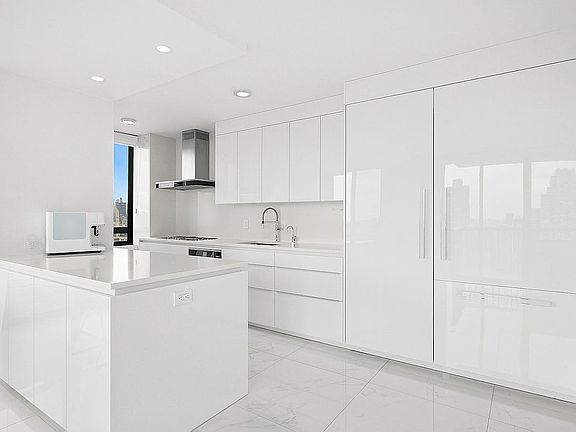 3rd image of 171 E 84th St APT 32B