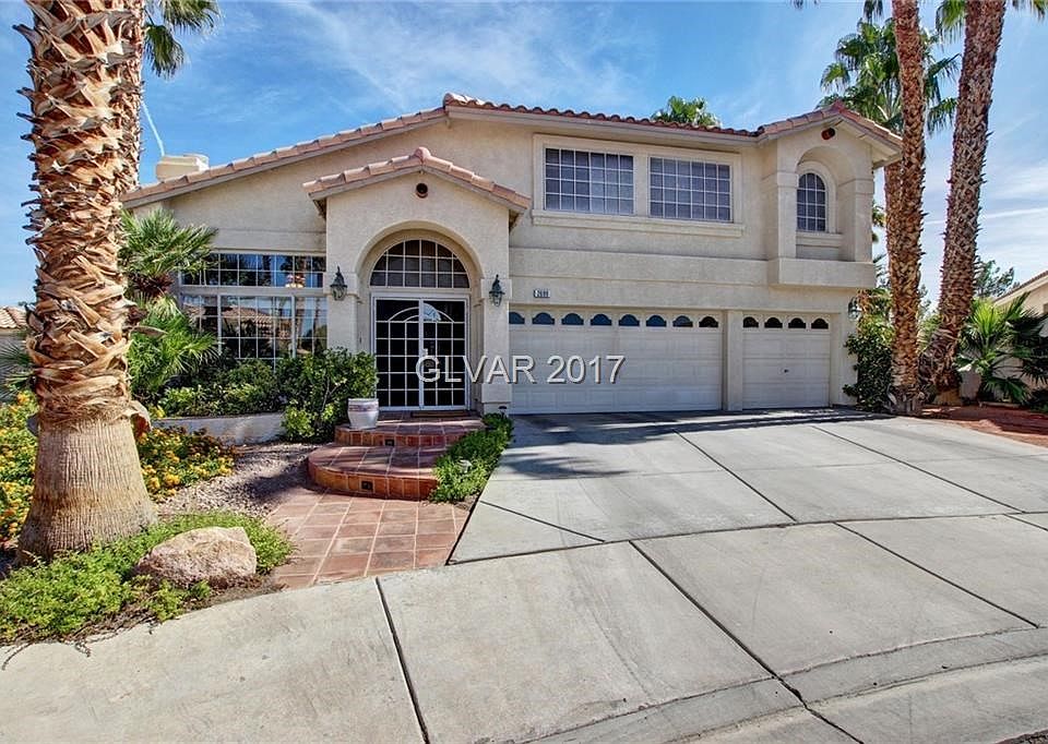 Lovingly maintained by the original owners...Located in a cul de sac..Walking distance to elementary school