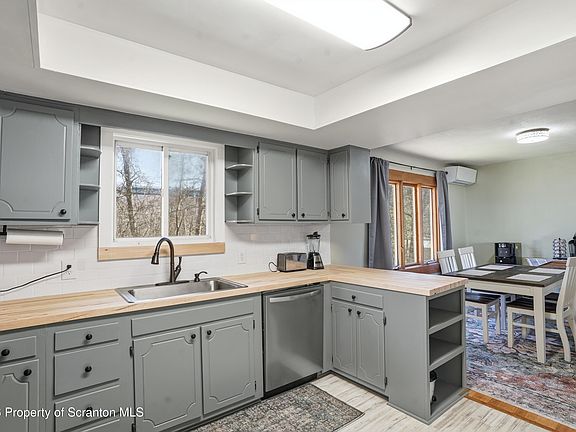 3rd image of 114 Parkwood Ave