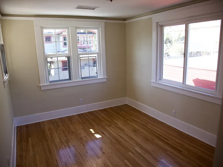 1433 Talmadge St — Photo 18