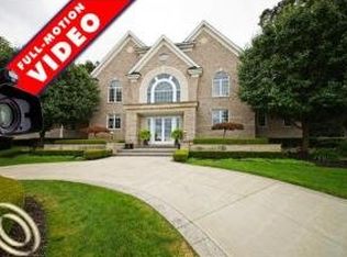 9005 Hidden Ct E, South Lyon, MI