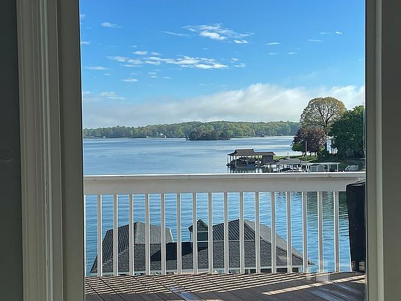 5th image of 94 Pine Bay Dr