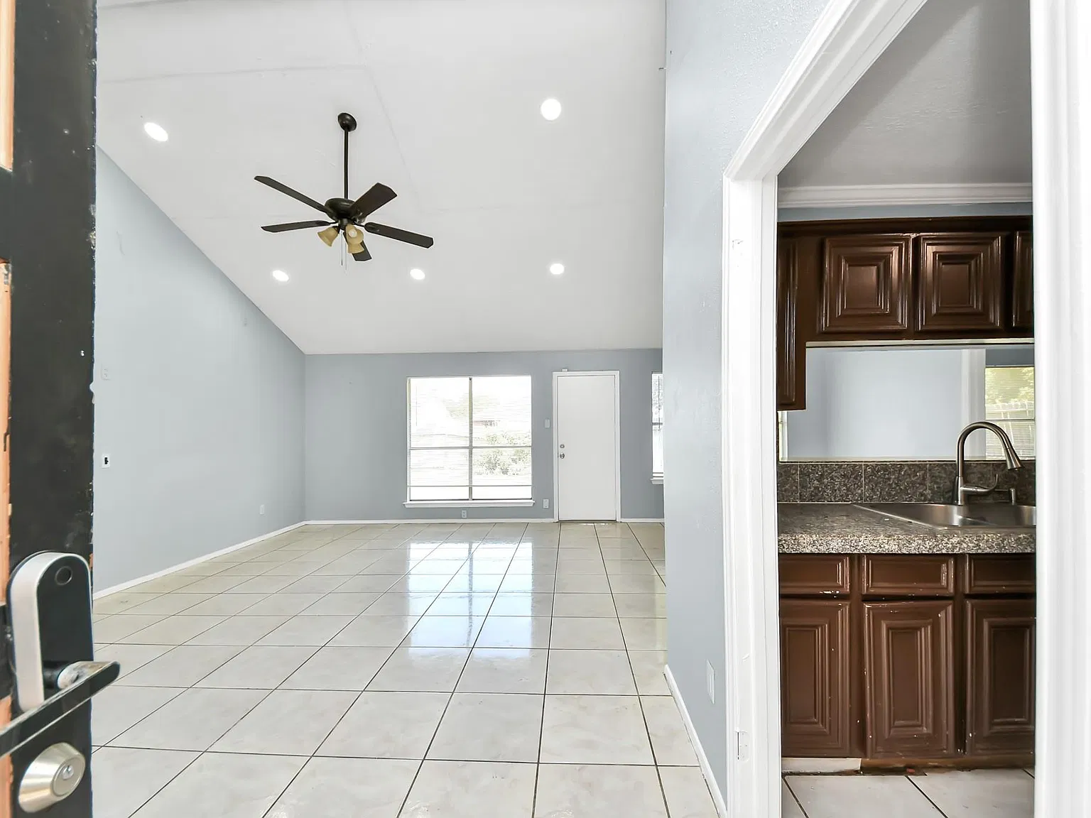 4 bed, 2.0 bath, 1412 sqft, $2,000 — Photo 4