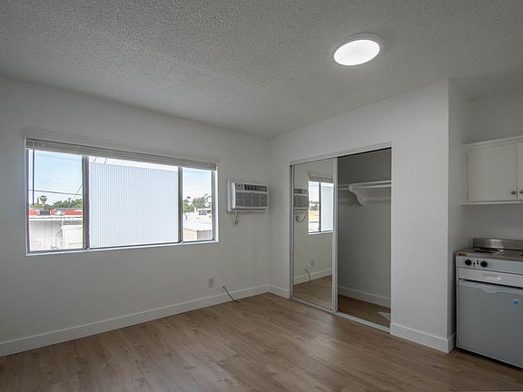 2nd image of 5321-25 Agnes Ave #25-08