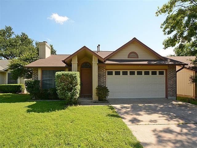 Charming 1 story in Maple Run.