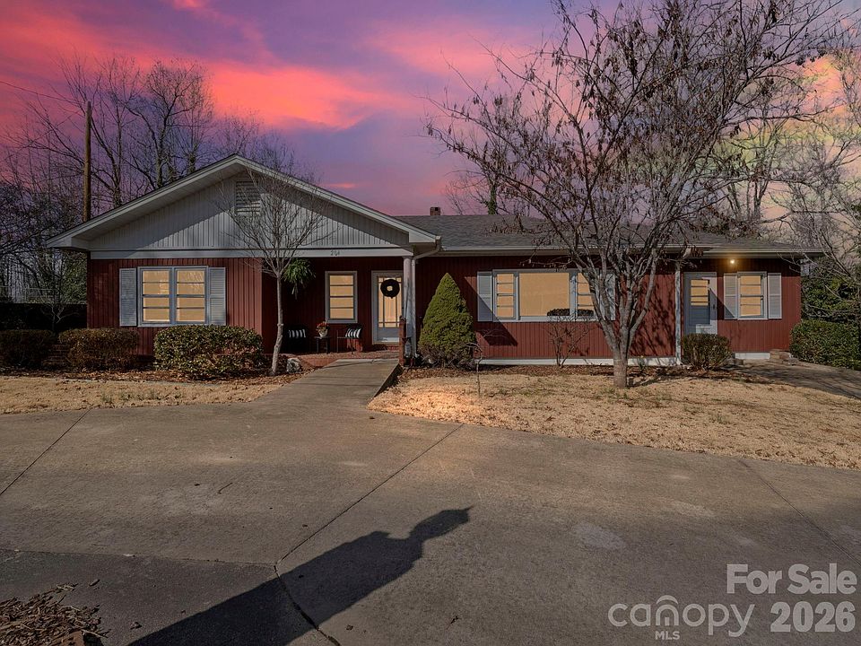 1st image of 204 Fernwood Dr