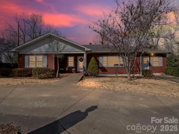 204 Fernwood Dr, Rutherfordton, NC 28139