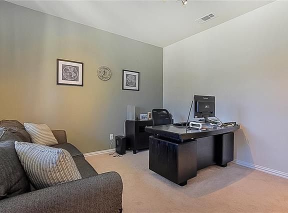 4th image of 721 Peterhouse Dr