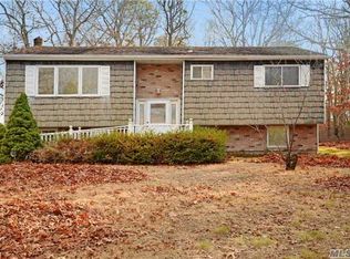 51 Riverside Ave, Flanders, NY 11901