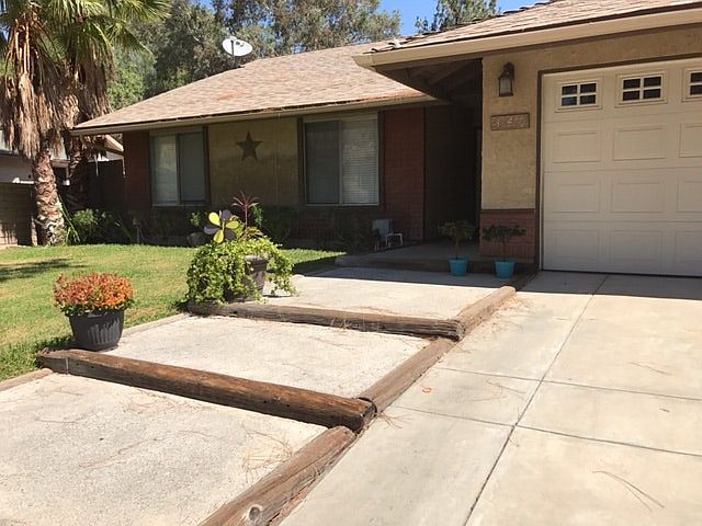 2nd image of 30450 Abelia Rd