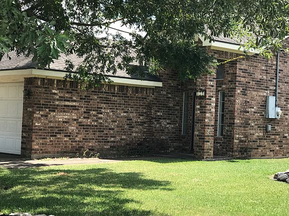 2nd image of 839 Clubside Dr