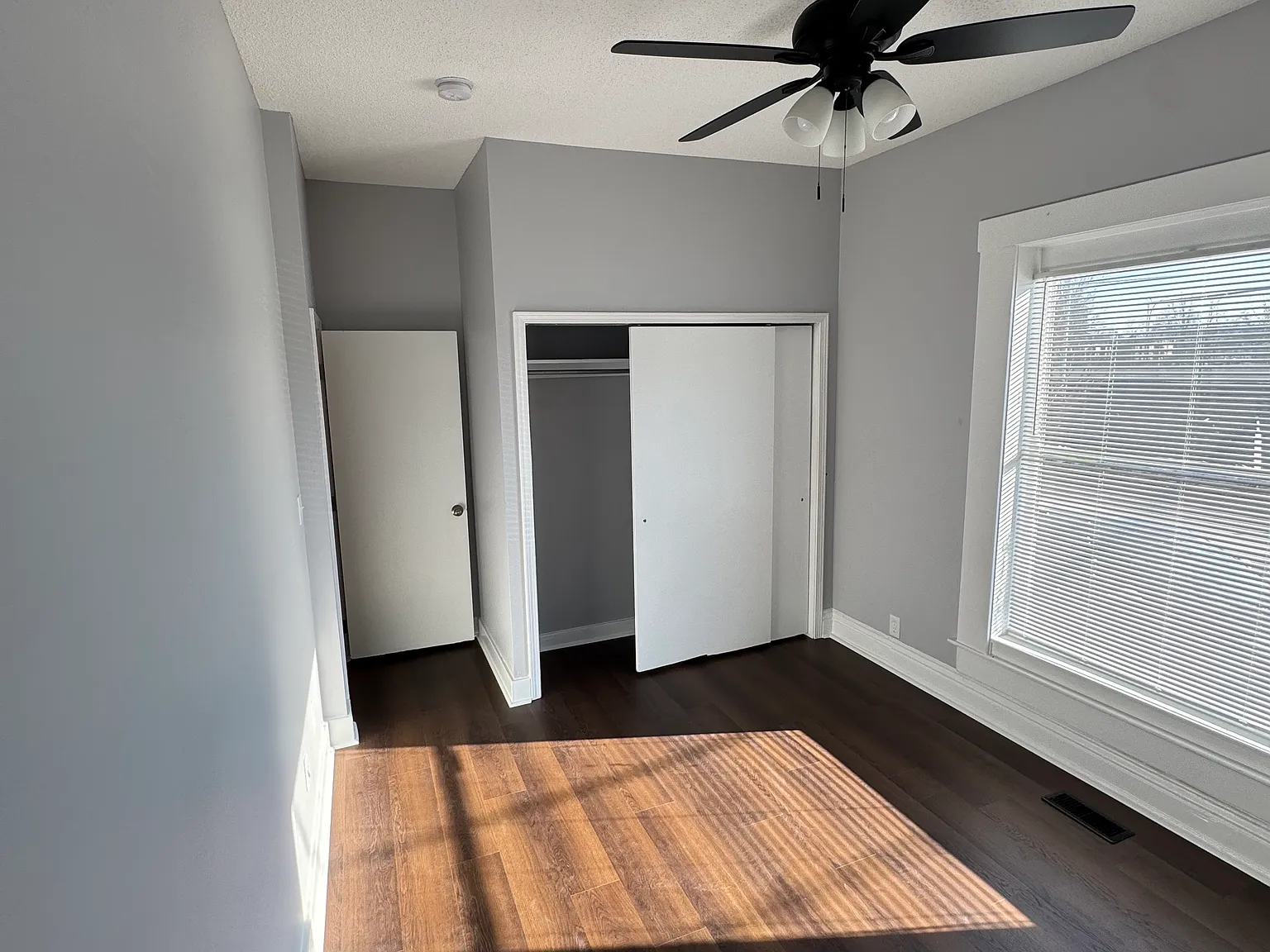 2 bed, 1100 sqft, $1,400 — Photo 2