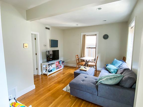 2nd image of 37 Sheafe St APT 6