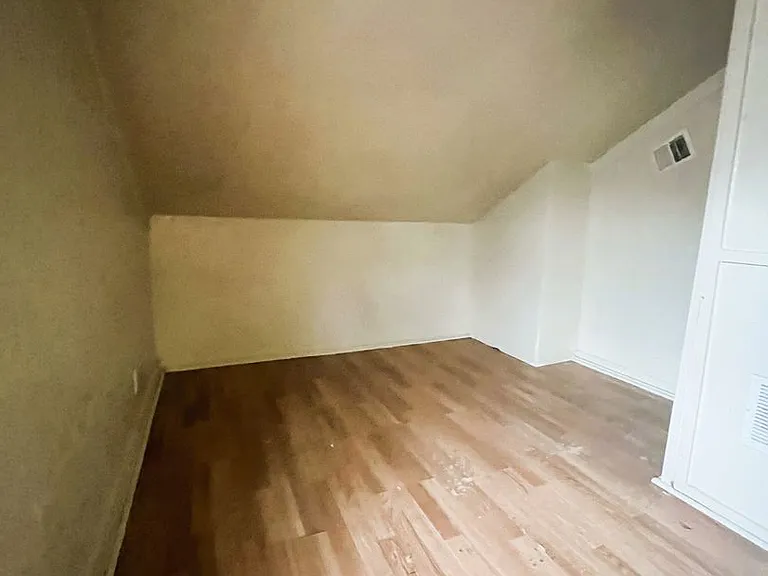 1033 SW 63rd St — Photo 14
