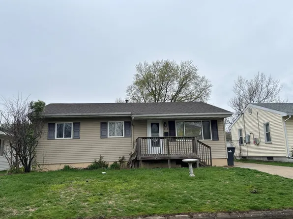 417 Capri St, Pekin, IL 61554