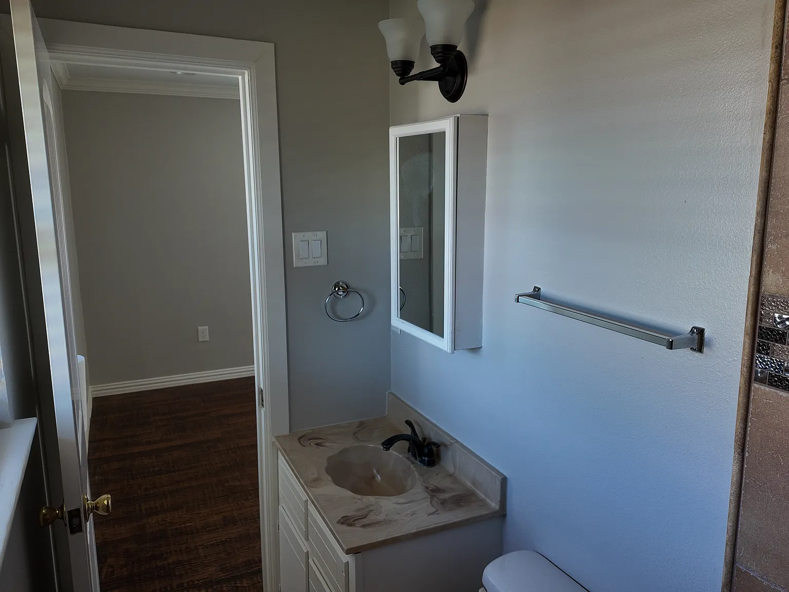 4 bed, 1204 sqft, $2,300 — Photo 4