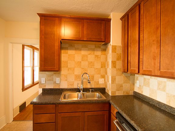 4th image of 1704 Bush Ave