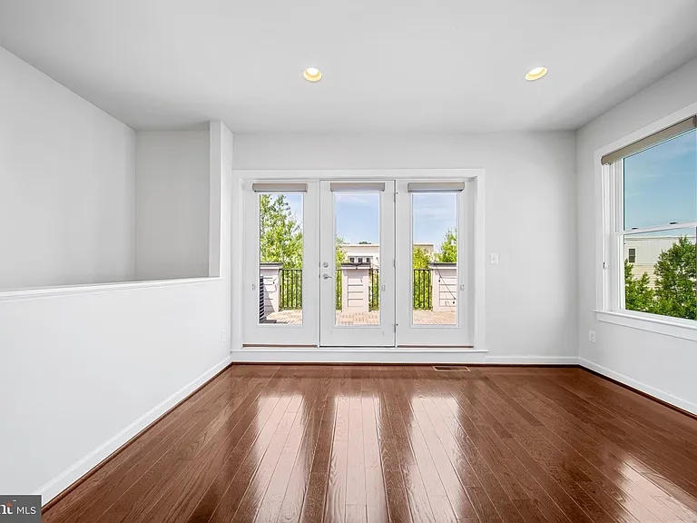 1121 S Lincoln St — Photo 41