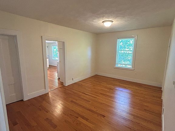 5th image of 95 Crescent St