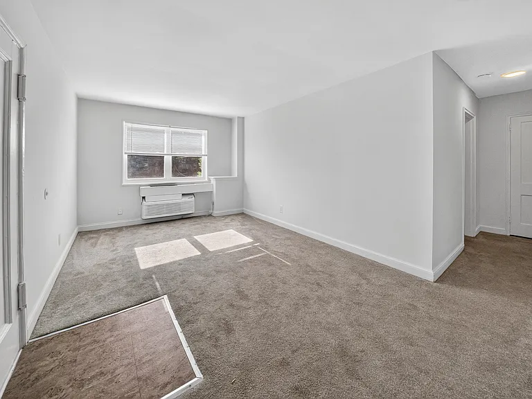 Croydon Manor Apartments — Photo 8