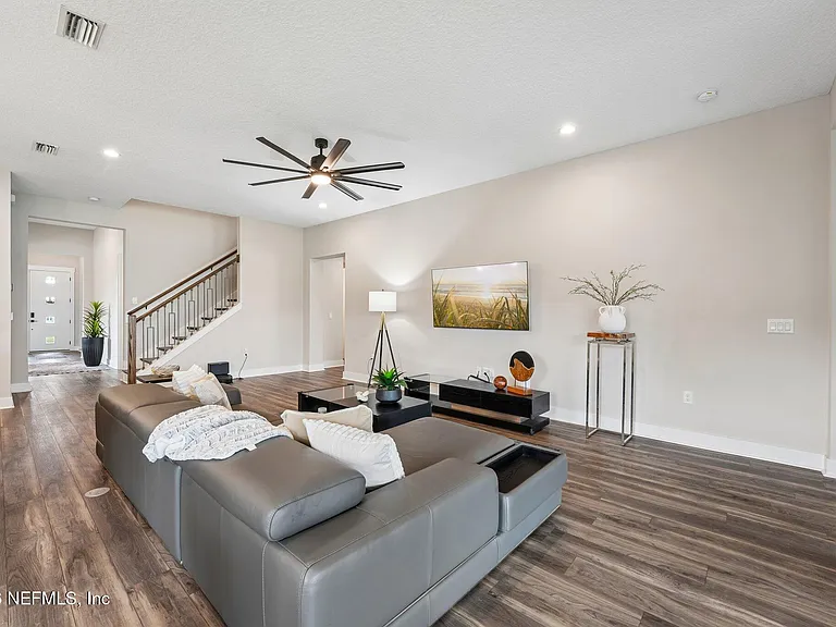 10223 Silverbrook Trl — Photo 7