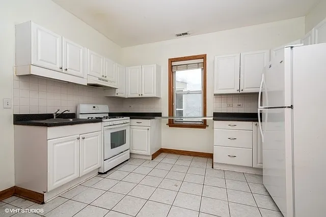 2 bed, $1,900 — Photo 3