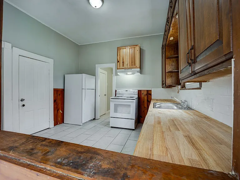 SF-025-800 South 19th Street House — Photo 8